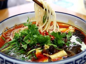 滇城小镇过桥米线产品 门店图片