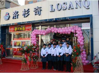 洛杉奇休闲食品店利润如何？30㎡一年收益23.4万元