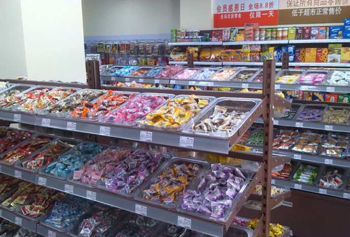 加盟零食店贵吗？零食联盟加盟费在万元左右
