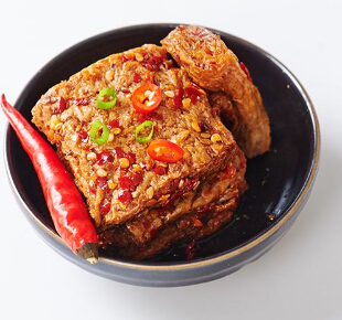 七嘴八舌零食店