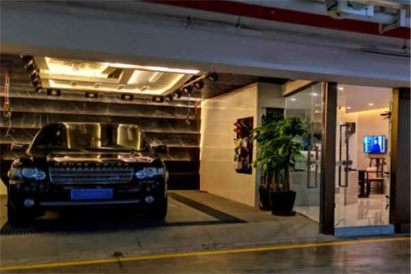 绿卡洗车店