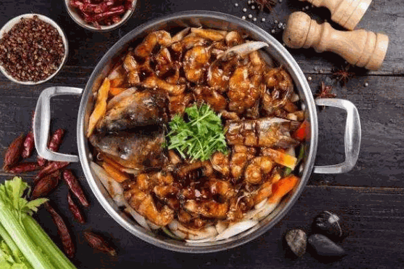芳沁百味焖锅烤鱼加盟
