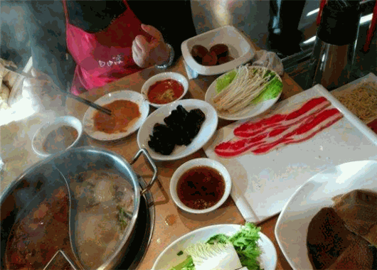 自由渡火锅加盟