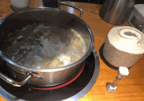 笨小满鲍鱼鸡火锅加盟