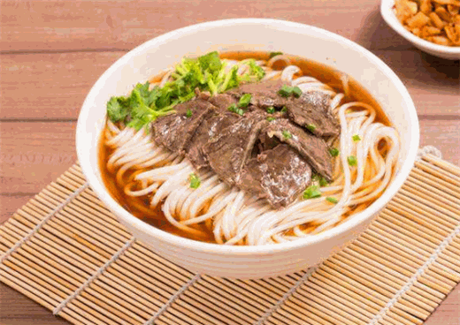 大嘴巴鱿鱼酸辣粉加盟