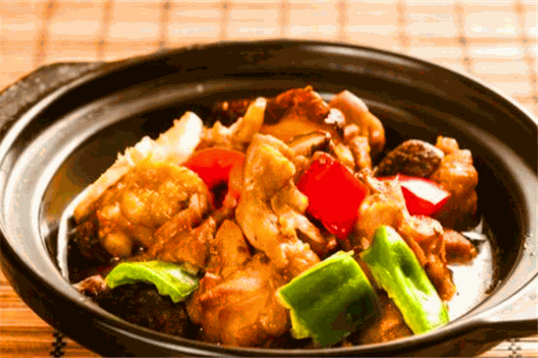杨眀余黄焖鸡米饭