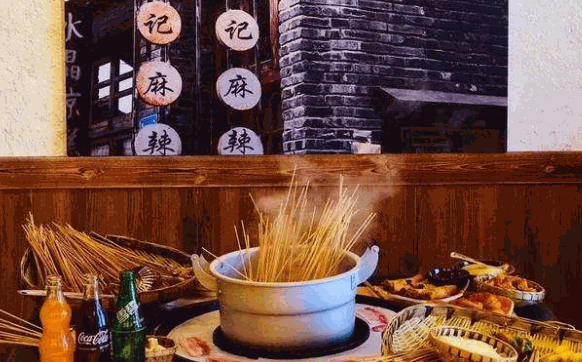 巷子里麻辣烫