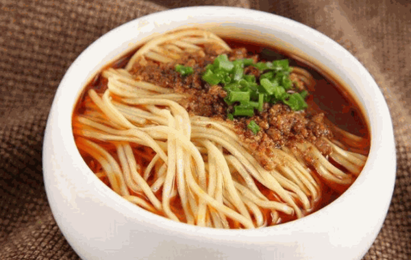 何亿家担担面