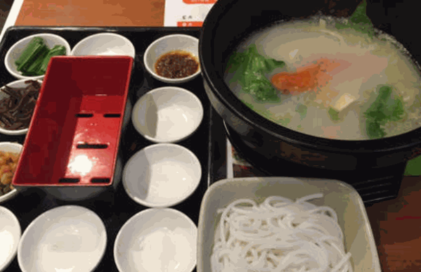 蜀王砂锅米线