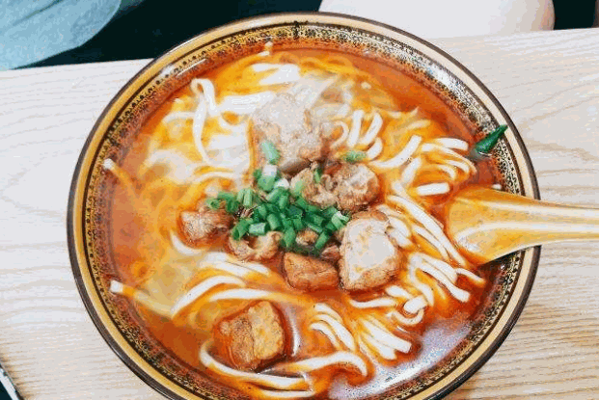 面吃官燃面馆
