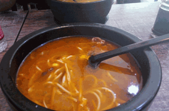 青燕坊过桥米线