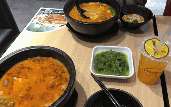 青燕坊过桥米线