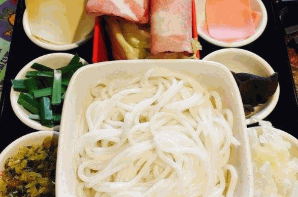 三叭两咽桂林米粉