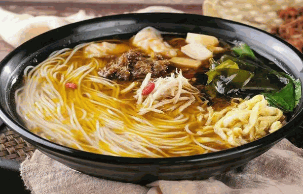 高老辈老母鸡汤米线