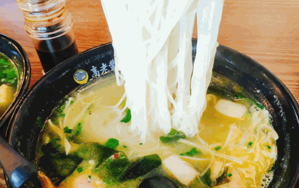 高老辈老母鸡汤米线