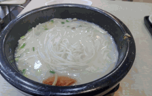 小哥过桥米线