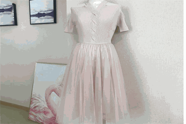 嘿泛泛女装产品 门店图片