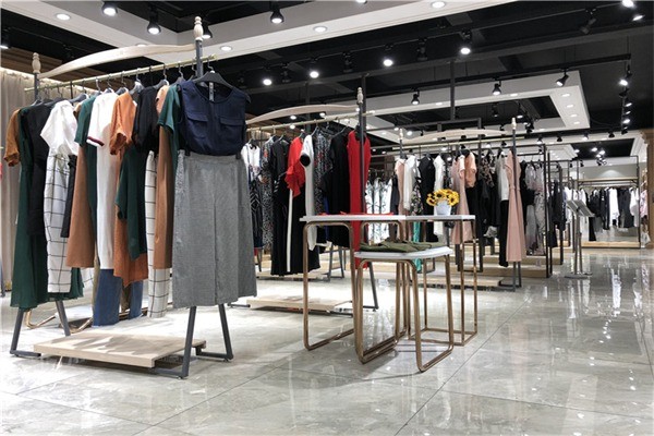迪卡轩女装产品 门店图片
