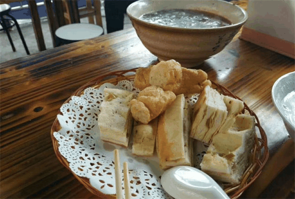 周记辣汤店