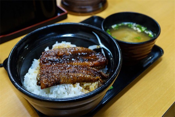 碗留香黄焖鸡米饭产品 门店图片