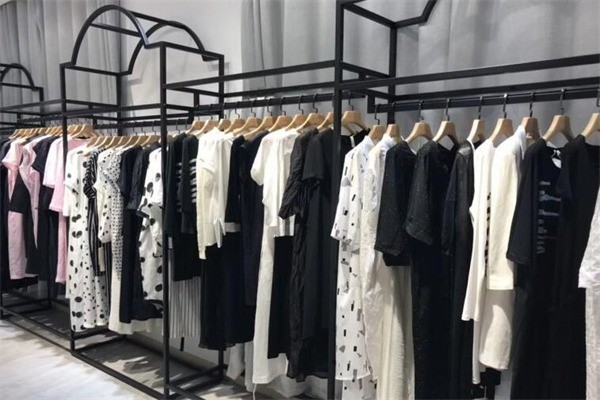 唯简尚女装产品 门店图片