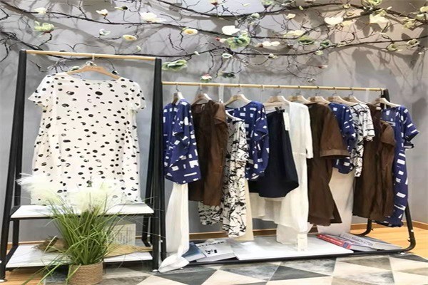 唯简尚女装产品 门店图片