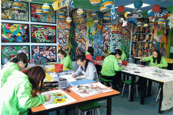 艺飞美术培训学校产品 门店图片