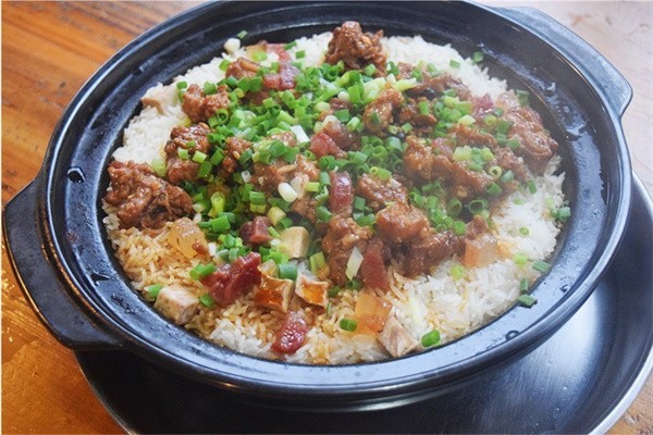 阿昌煲仔饭品牌logo