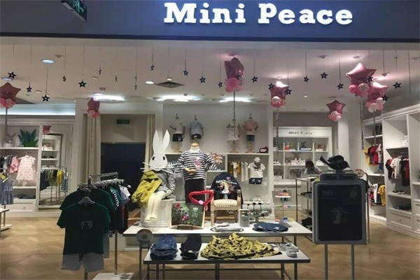 小太平鸟童装产品 门店图片