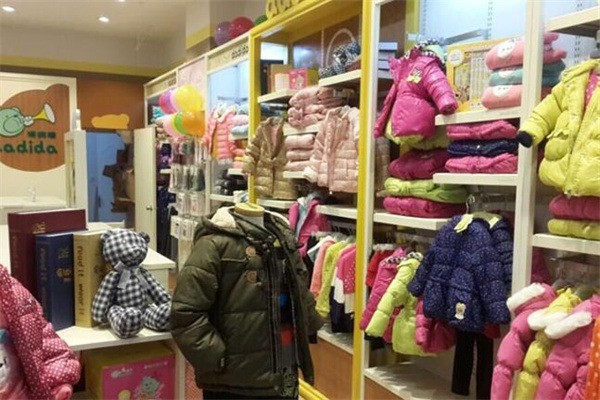 小熊嘀嗒童装产品 门店图片