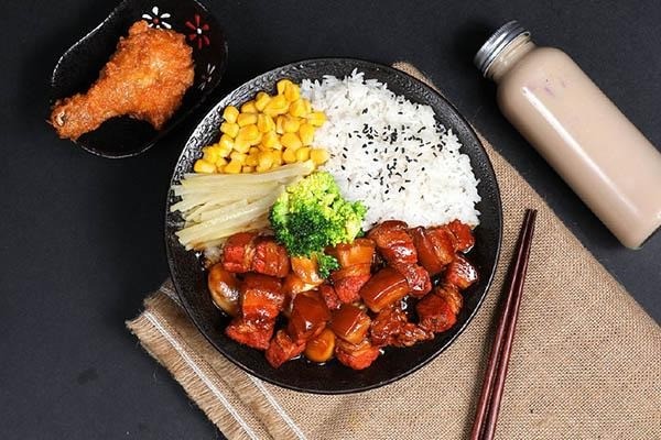 外婆炖卤肉饭产品 门店图片