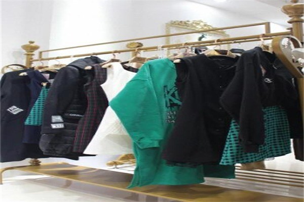玩加女装产品 门店图片