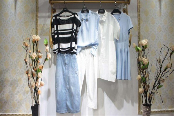 玩加女装产品 门店图片