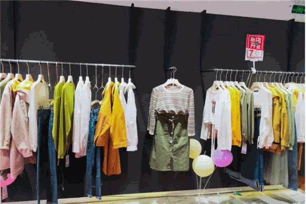 非常焦点女装产品 门店图片
