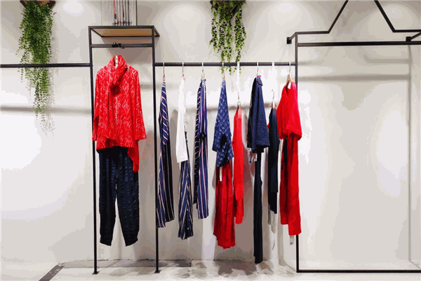 卡鑫隆女装产品 门店图片