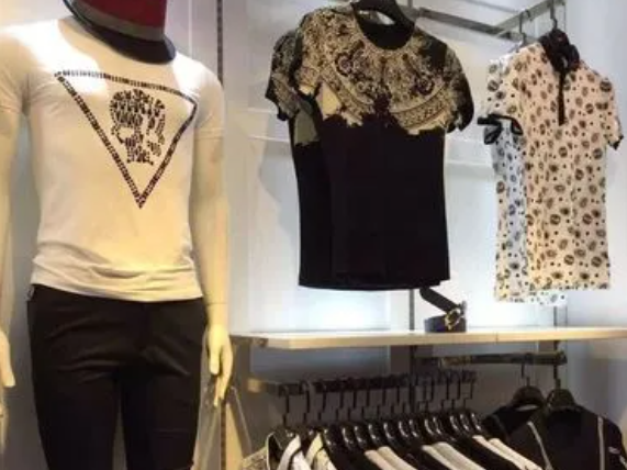 弈型男装产品 门店图片