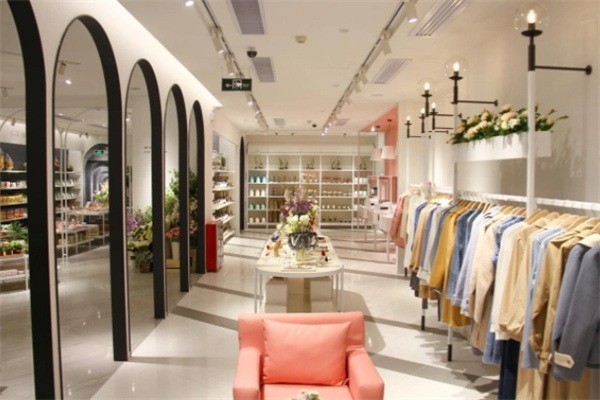 优美世界品牌女装产品 门店图片