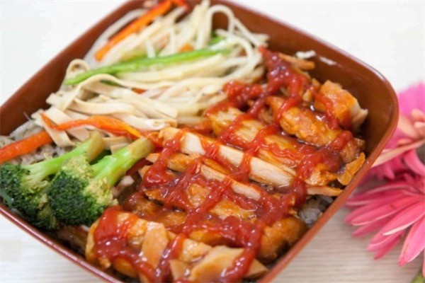 俏亿佳脆皮鸡拌饭产品 门店图片
