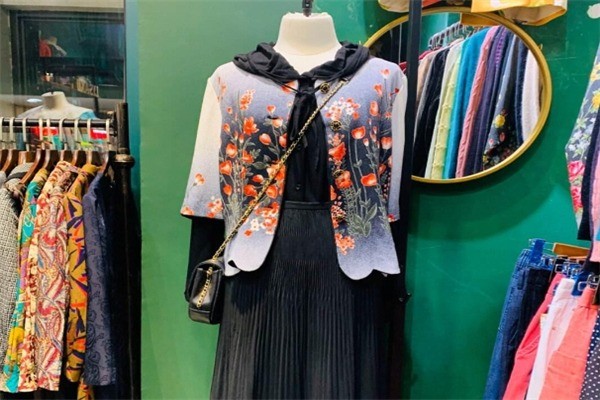 魔都女装产品 门店图片