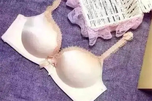 黛丽莎内衣产品 门店图片