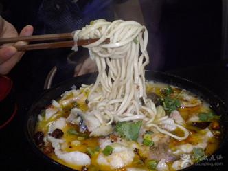 二楞子手擀面酸菜鱼