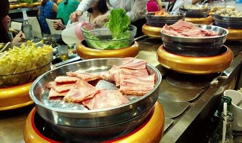 汤响自助回转火锅