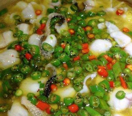 青花椒砂锅鱼