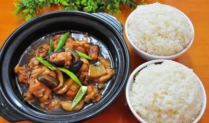 邓氏老厨黄焖鸡米饭