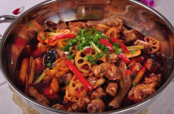巴国鸡煲