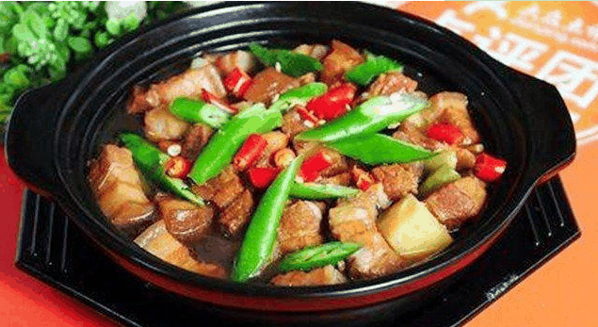 腾宇记黄焖鸡米饭