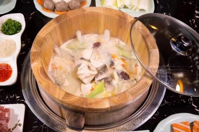 九孔喷泉鱼火锅