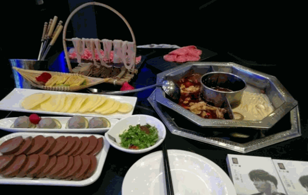 上上谦串串香火锅店