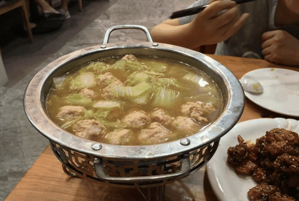 陈傻子餐厅加盟赚钱吗？好项目，优势多，年入百万不是梦