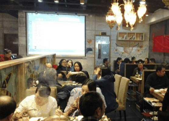鱼恋虾火锅店